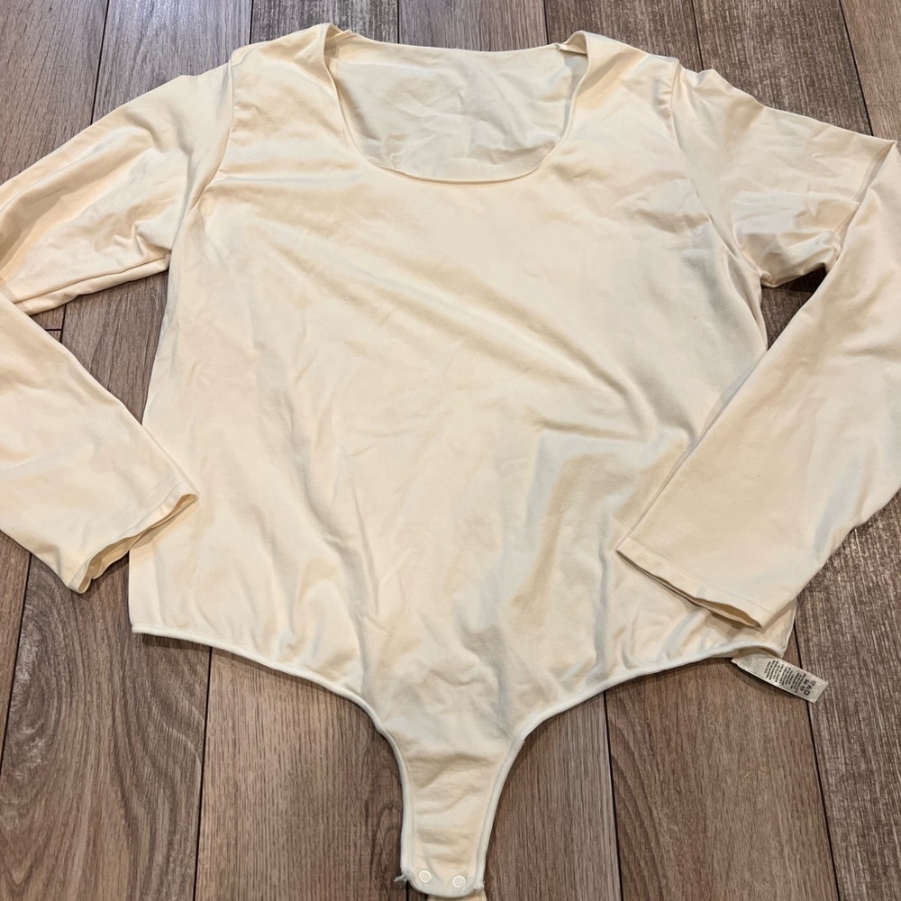 Skims Long Sleeve Bodysuit - Picture 5 of 10